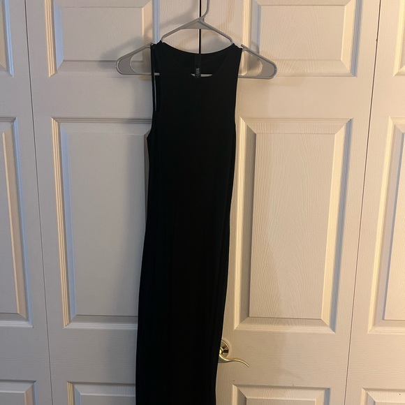 SKIMS Cut Out Dress - Picture 3 of 3